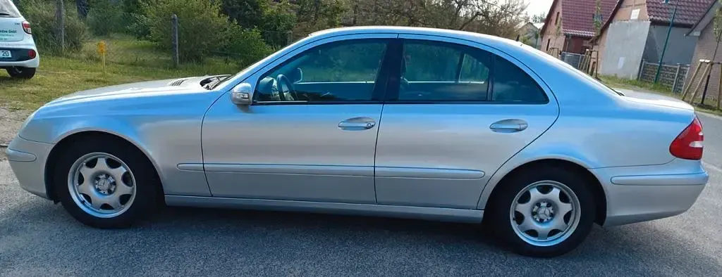 Gebraucht Mercedes E220 Classic 150 PS (110 kW) 2005 Silber Limousine