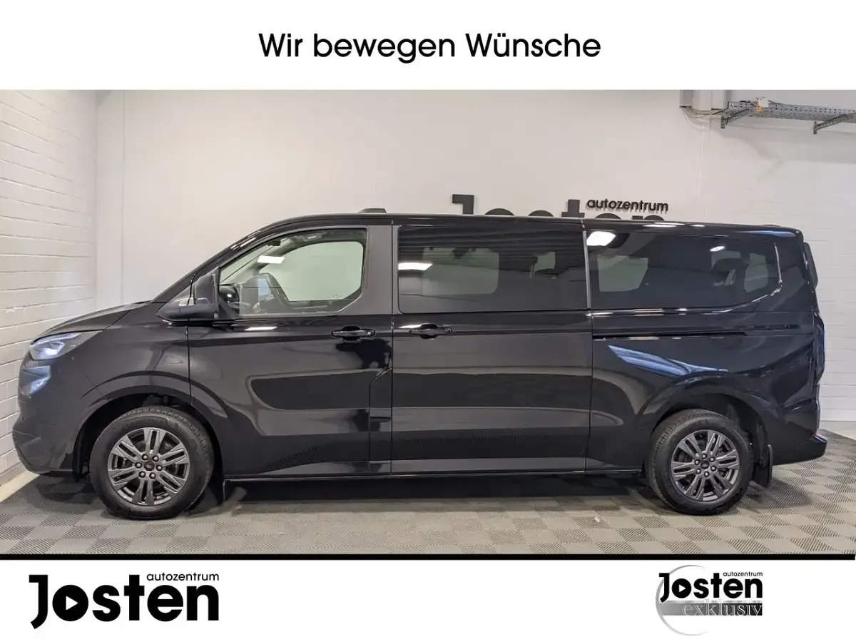 Gebraucht Ford Tourneo Custom Titanium 136 PS (100 kW) 2025 Schwarz (obsidianschwarz metallic) Van