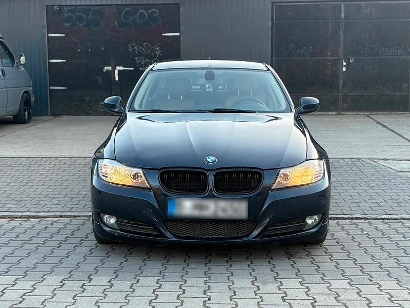 Gebraucht BMW 330 238 PS (175 kW) 2011 Blau Limousine