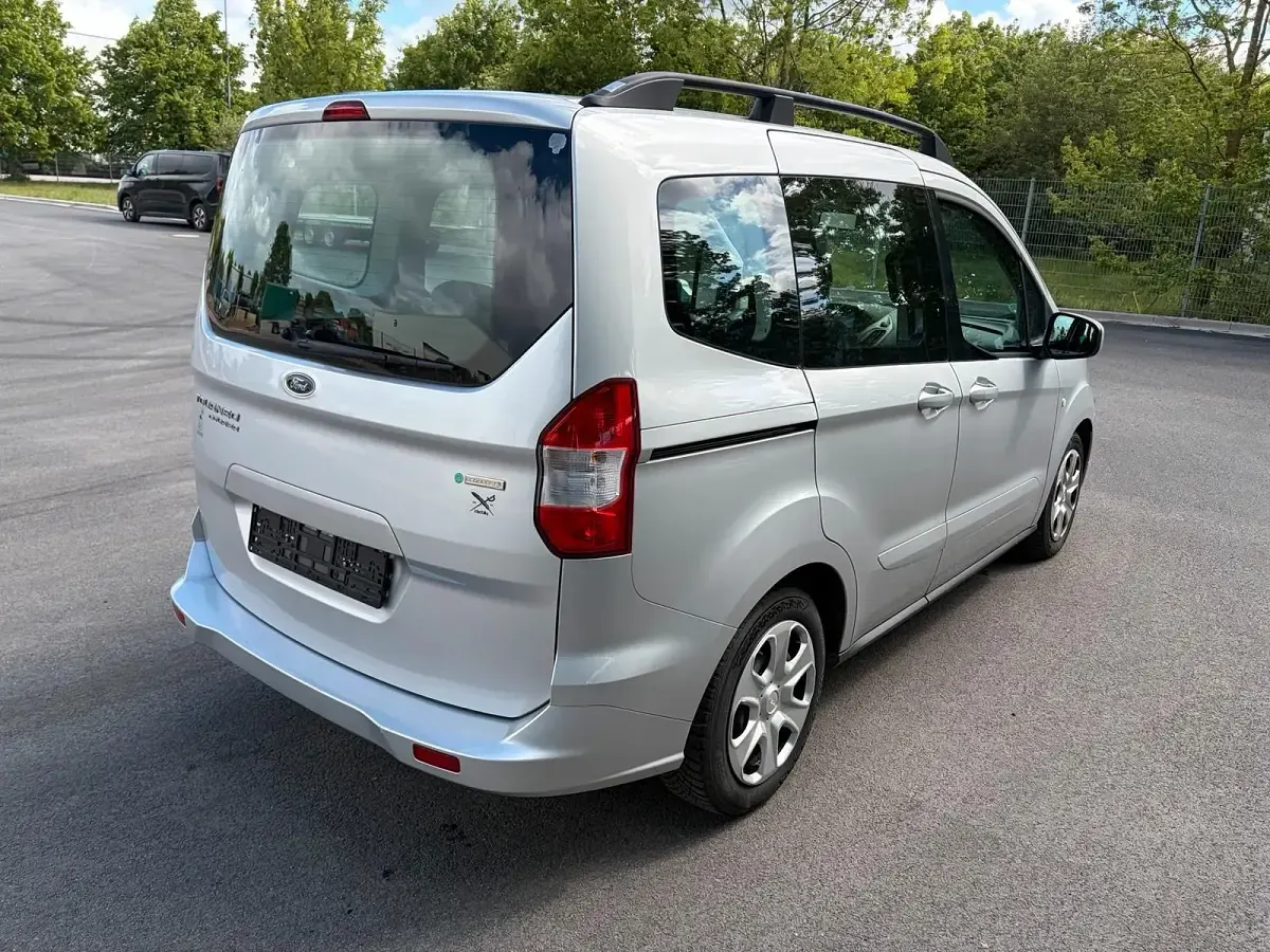 Gebraucht Ford Tourneo 101 PS (74 kW) 2018 Silber Kombi