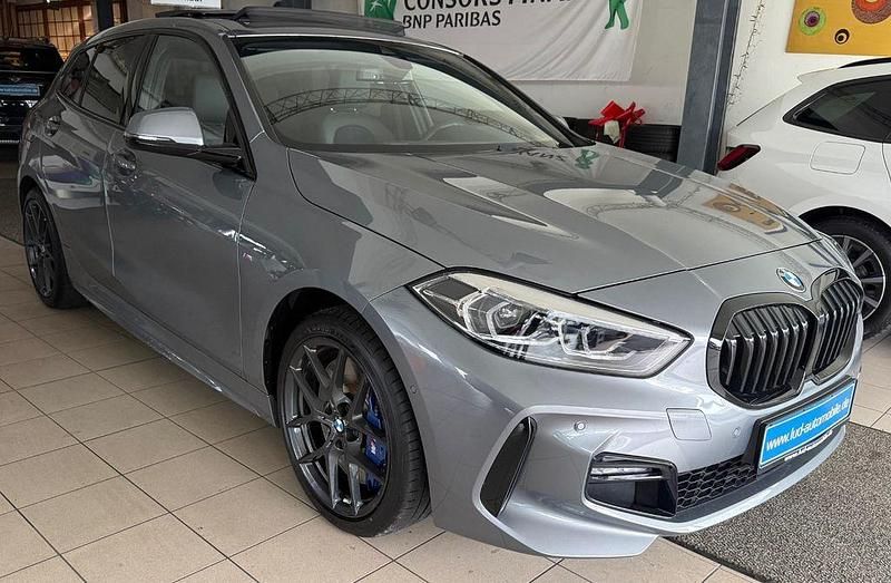 Grau Gebraucht 2022 BMW 118 M Sport Kleinwagen | 24.980 € (Etwas zu teuer) - Bild 1/4