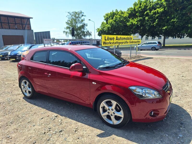 Rot Gebraucht 2010 Kia ProCeed 2 Kleinwagen | 5.990 € (Fairer Preis) - Bild 1/4