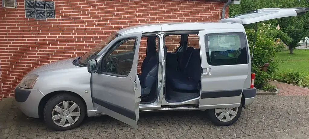Gebraucht Citroën Berlingo 109 PS (80 kW) 2008 Silber Van / Kleinbus