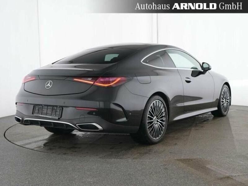 Gebraucht Mercedes 220 197 PS (144 kW) 2025 Obsidianschwarz (metallic) Coupé