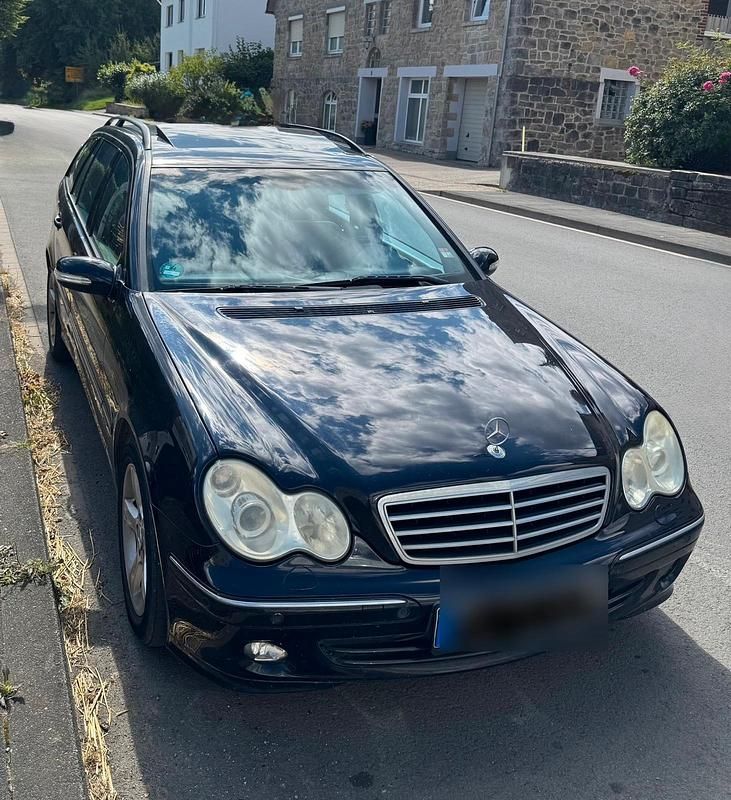 Blau Gebraucht 2004 Mercedes C180 Avantgarde Kombi | 1.390 € (Superpreis) - Bild 1/4