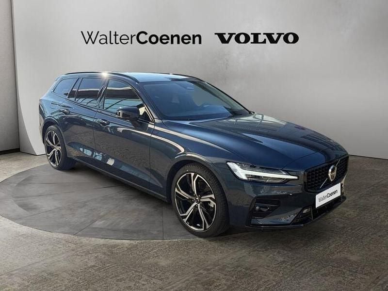 Gebraucht Volvo V60 Plus 197 PS (144 kW) 2025 Blau Kombi