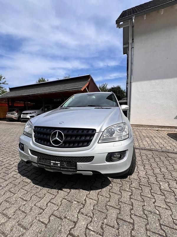 Silber Gebraucht 2007 Mercedes ML280 SUV | 9.800 € (Etwas zu teuer) - Bild 1/4