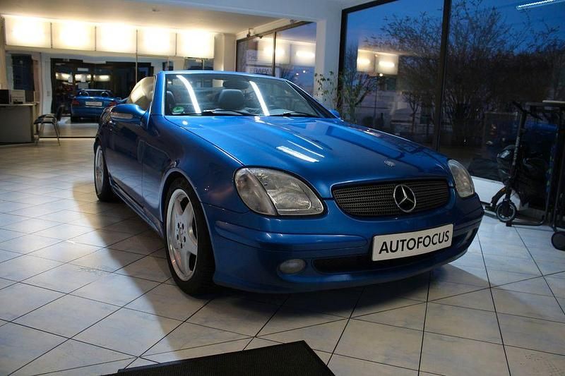 Blau Gebraucht 2001 Mercedes SLK230 AMG Cabrio | 6.490 € (Etwas zu teuer) - Bild 1/4
