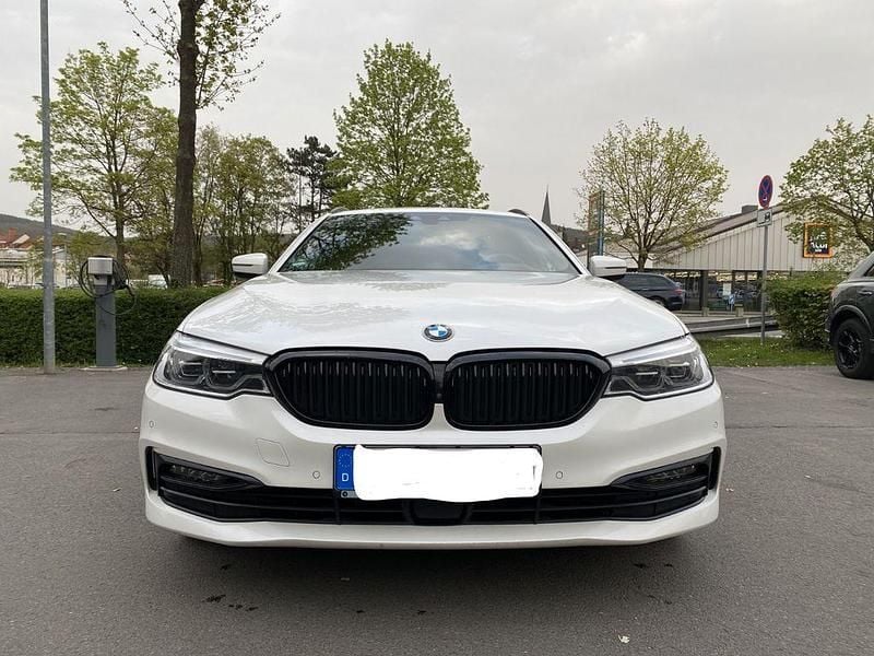 Weiß Gebraucht 2020 BMW 530 Sport Line Kombi | 30.200 € (Superpreis) - Bild 1/4