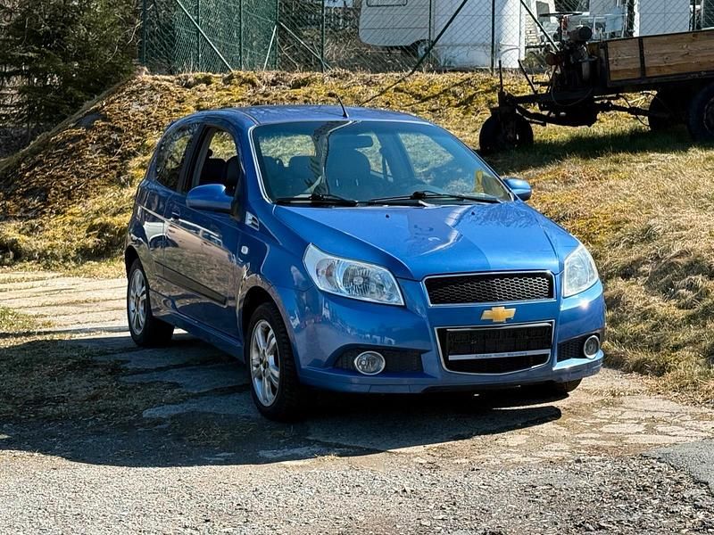 Gebraucht Chevrolet Aveo 100 PS (73 kW) 2010 Blau Kleinwagen