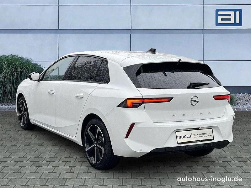 Neu Opel Astra Edition 131 PS (96 kW) 2025 Weiß Limousine