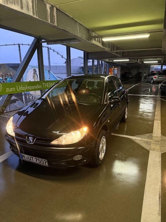 Schwarz Gebraucht 2002 Peugeot 206 Platinum Limousine | 2.200 € (Fairer Preis) - Bild 1/4