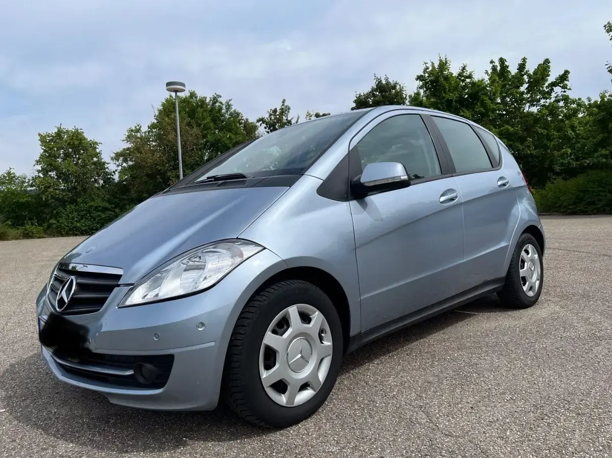 Gebraucht Mercedes A160 Elegance 95 PS (69 kW) 2011 Blau Kleinwagen