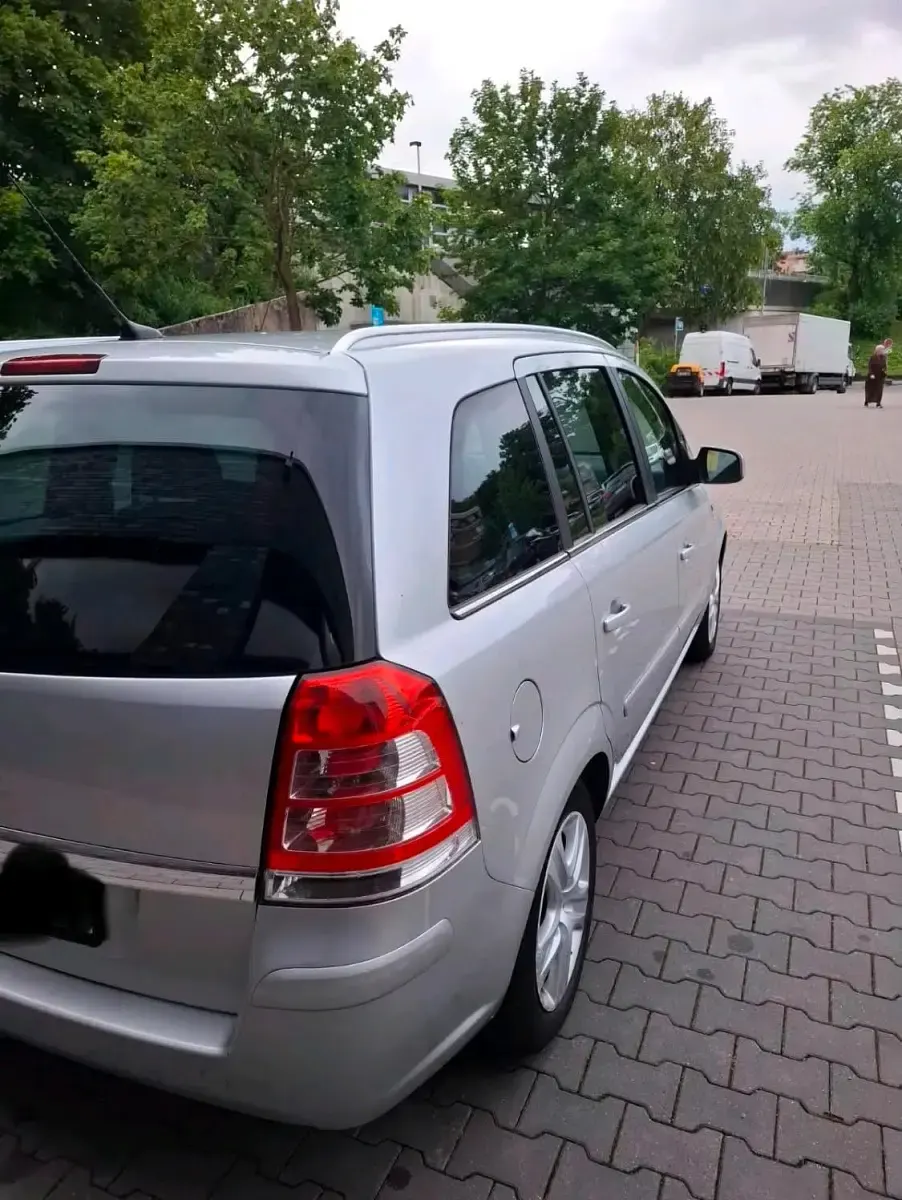 Gebraucht Opel Zafira 140 PS (102 kW) 2010 Silber Van / Kleinbus