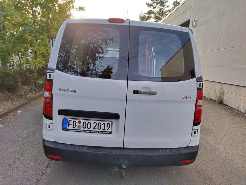 Gebraucht Hyundai H-1 170 PS (125 kW) 2008 Weiß Van / Kleinbus