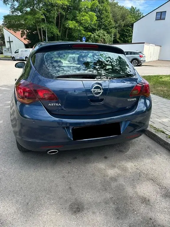 Gebraucht Opel Astra Edition 140 PS (102 kW) 2010 Blau Limousine