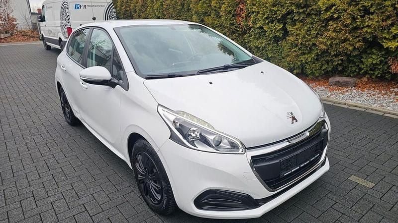 Gebraucht Peugeot 208 Active 68 PS (50 kW) 2015 Weiß Kleinwagen