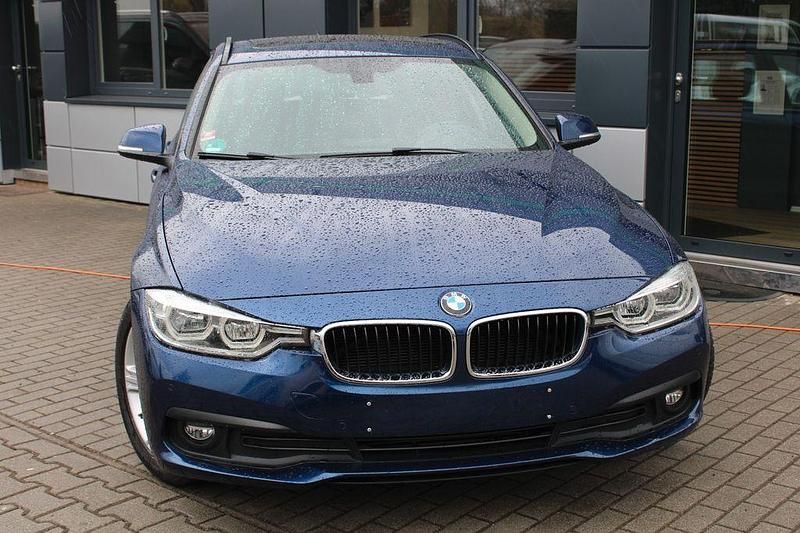 Gebraucht BMW 318 Advantage 150 PS (110 kW) 2016 Blau Kombi