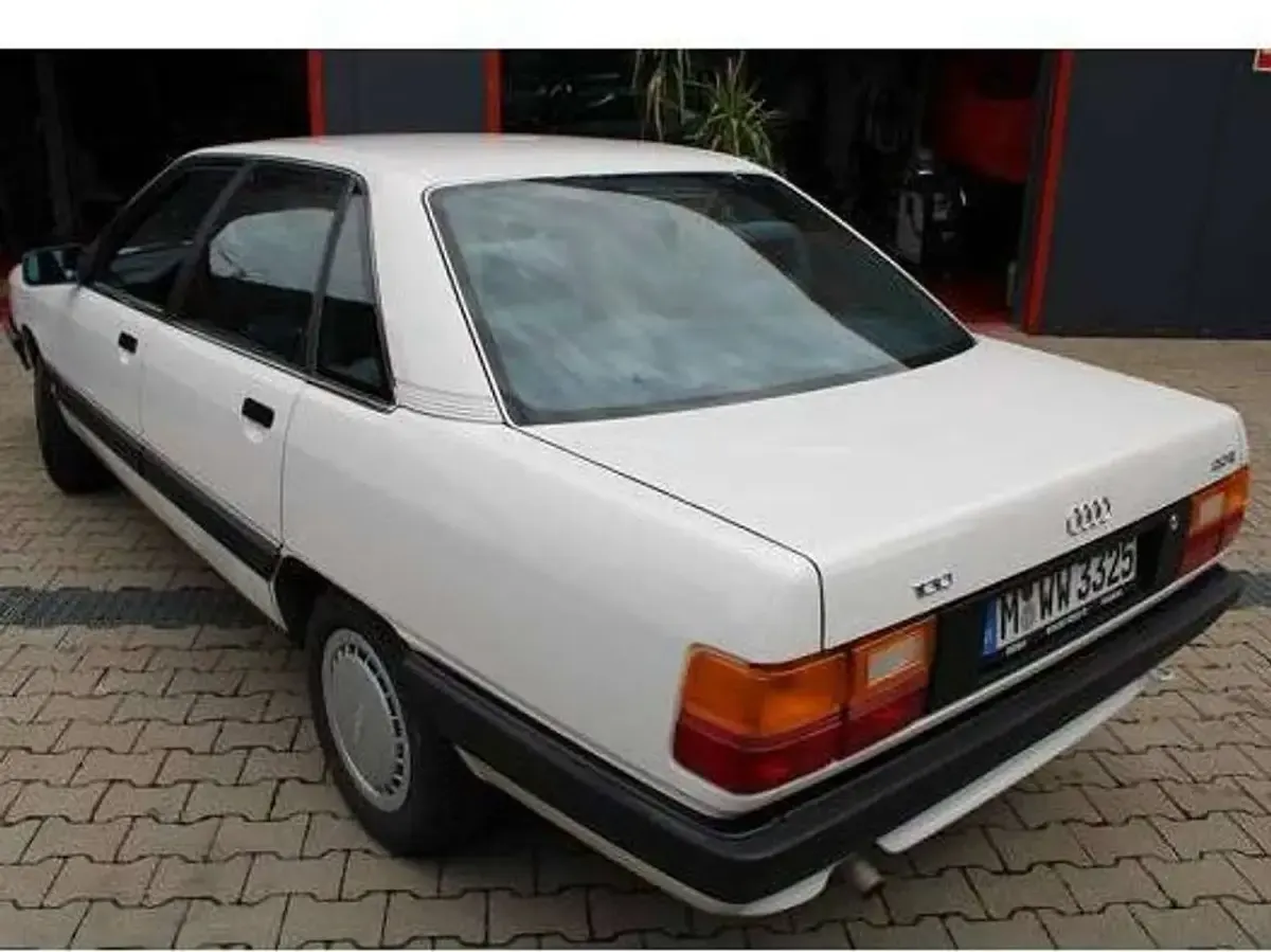 Gebraucht Audi 100 113 PS (83 kW) 1990 Silber Limousine