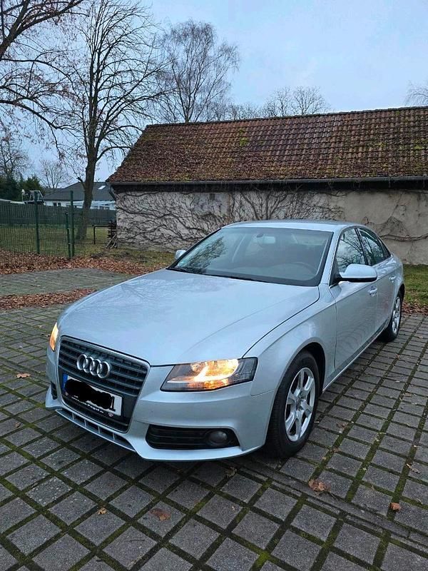 Gebraucht Audi A4 140 PS (102 kW) 2010 Silber Limousine