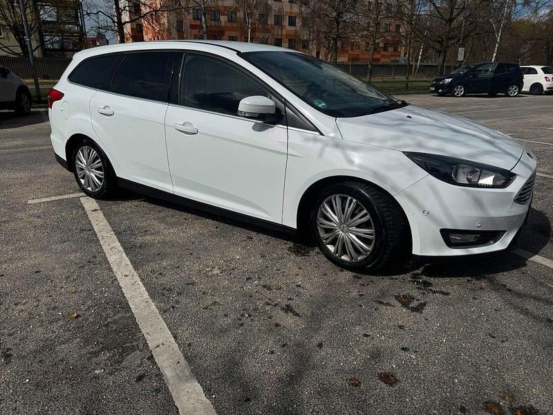 Second-hand Ford Focus Titanium 150 CP (110 kW) 2015 Alb Break