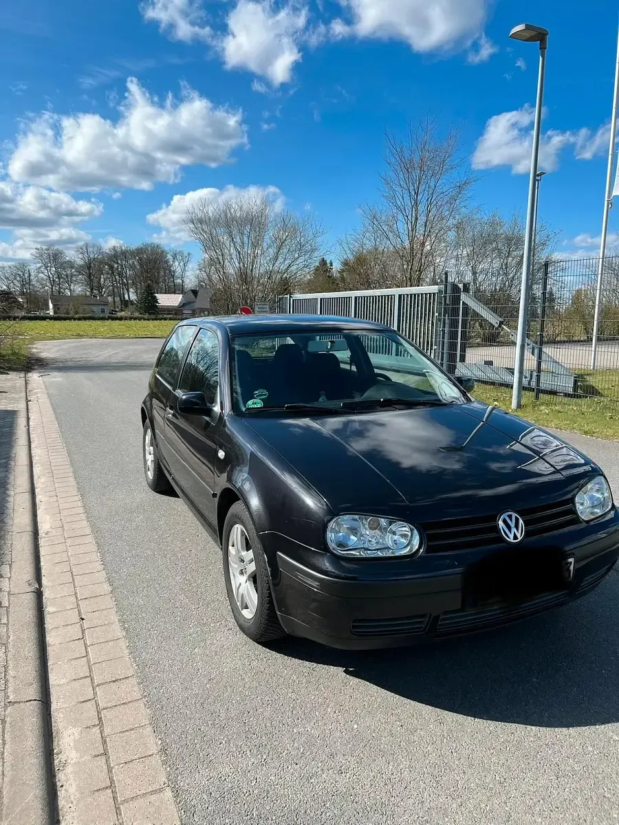 Gebraucht VW Golf IV 75 PS (55 kW) 2002 Schwarz Kleinwagen