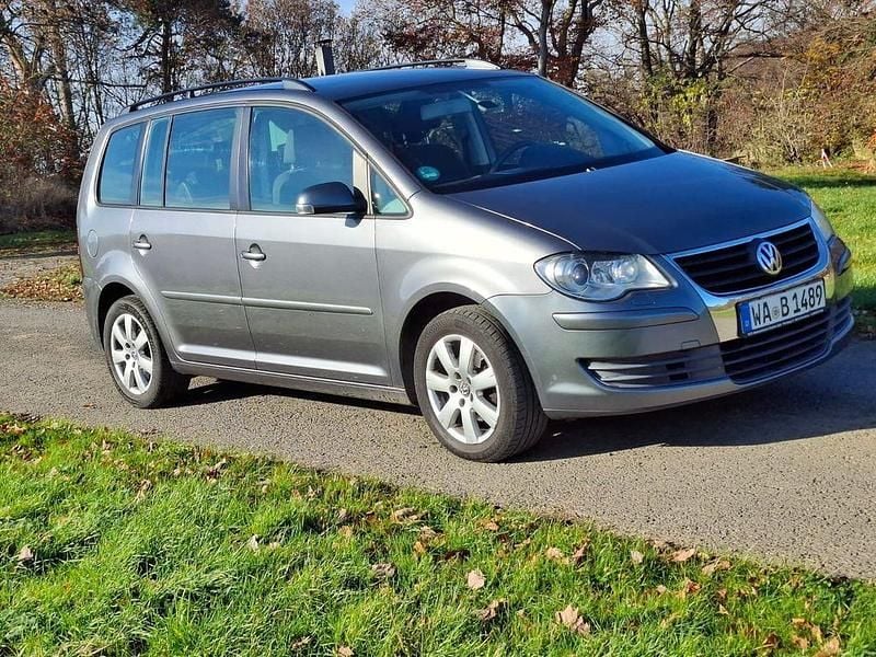 Grau Gebraucht 2007 VW Touran Van / Kleinbus | 3.100 € (Guter Preis) - Bild 1/4