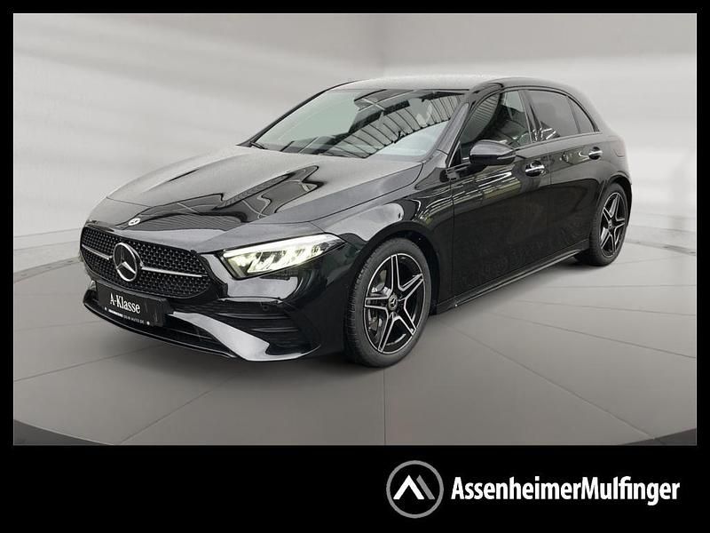 Metalliclack kosmosschwarz Gebraucht 2024 Mercedes A180 Night Limousine | 29.979 € (Fairer Preis) - Bild 1/4