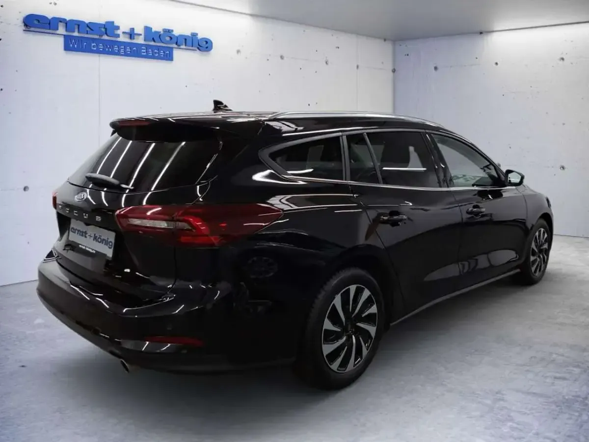 Gebraucht Ford Focus Titanium 116 PS (85 kW) 2025 Schwarz Limousine