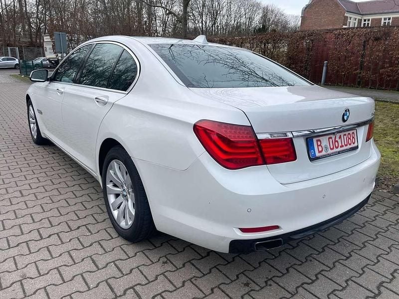 Gebraucht BMW 740 306 PS (225 kW) 2012 Weiß Limousine