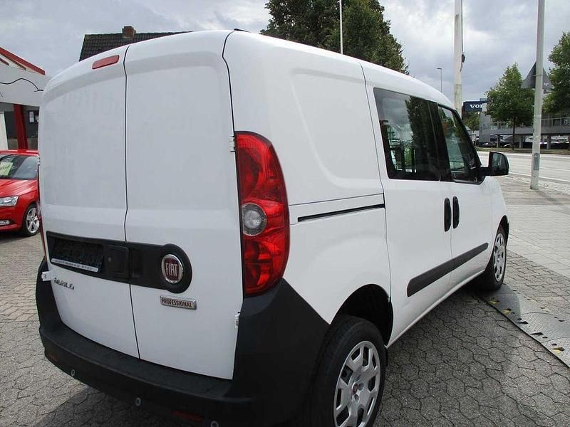 Gebraucht Fiat Doblò 95 PS (69 kW) 2020 Weiß Van / Kleinbus
