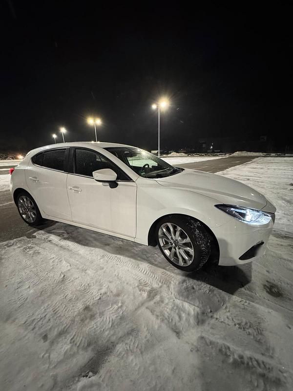 Gebraucht Mazda 3 Inclusive 120 PS (88 kW) 2015 Weiß Limousine