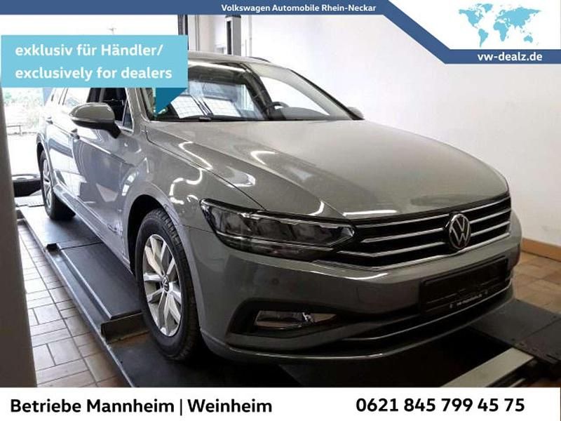 Mondsteingrau Gebraucht 2022 VW Passat Business Kombi | 23.999 € (Superpreis) - Bild 1/3