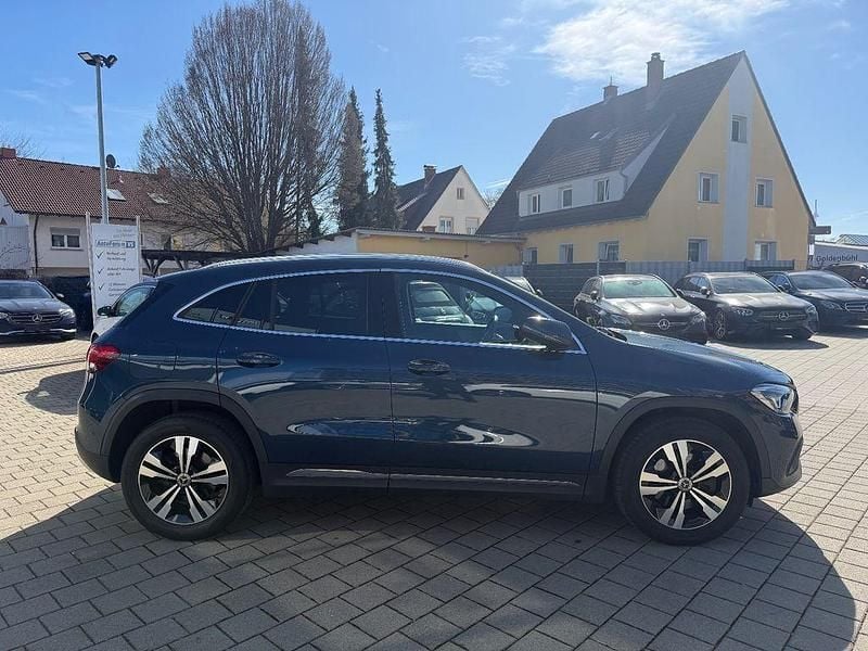 Gebraucht Mercedes GLA250 160 PS (117 kW) 2022 Blau SUV