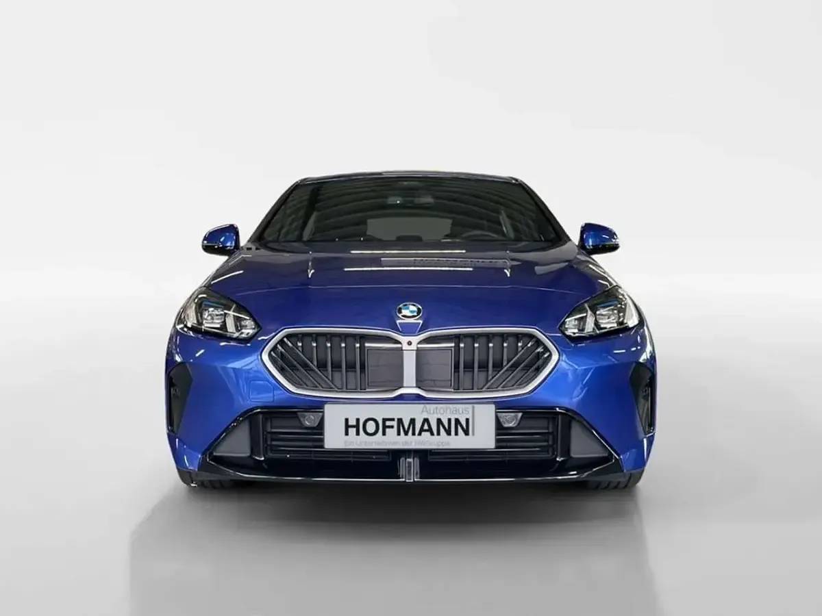 Gebraucht BMW 120 M Sport 156 PS (114 kW) 2024 Portimao blau metallic Kleinwagen