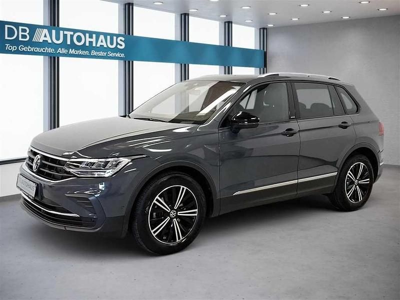 Grau Gebraucht 2023 VW Tiguan Active SUV | 27.640 € (Fairer Preis) - Bild 1/4
