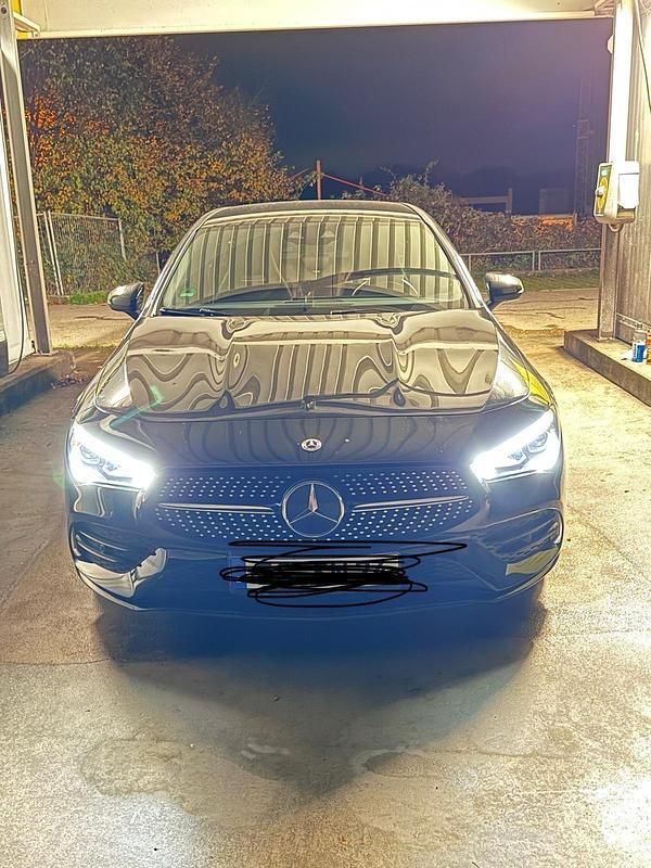 Schwarz Gebraucht 2020 Mercedes CLA250 Shooting Brake AMG line Kombi | 27.000 € (Fairer Preis) - Bild 1/4