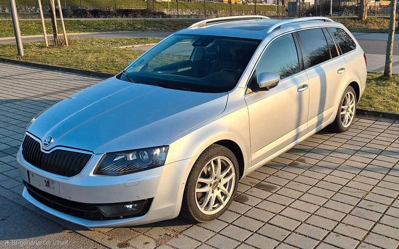 Gebraucht Skoda Octavia Elegance 179 PS (131 kW) 2014 Silber Kleinwagen
