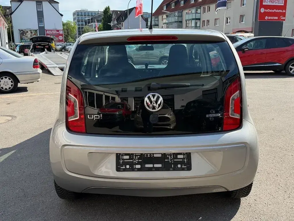 Używany VW up! 60 KM (44 kW) 2012 Srebrny Hatchback