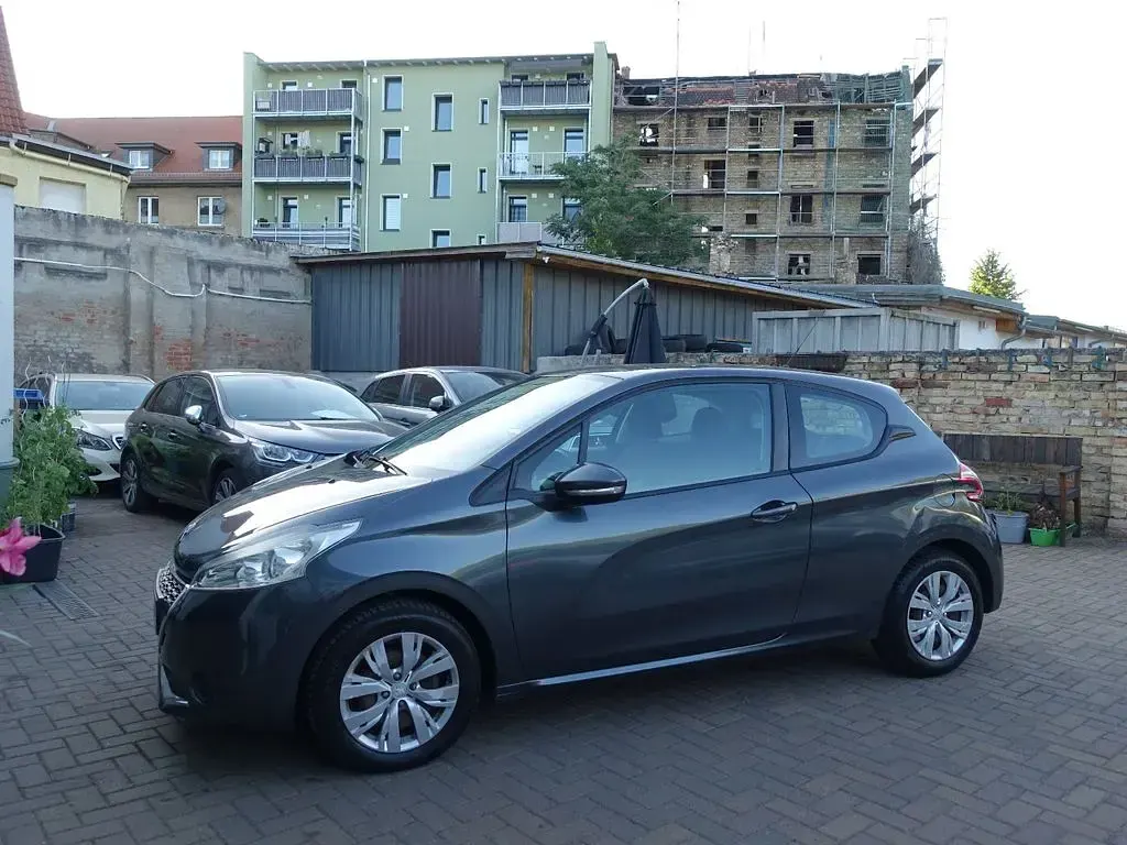 Gebraucht Peugeot 208 Active 68 PS (50 kW) 2013 Grau Kleinwagen