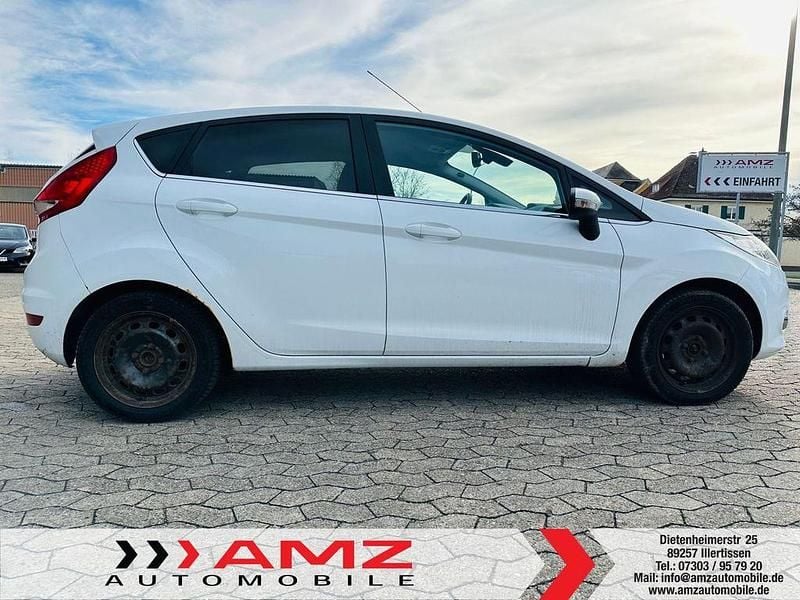 Gebraucht Ford Fiesta Titanium 82 PS (60 kW) 2010 Weiß Kleinwagen
