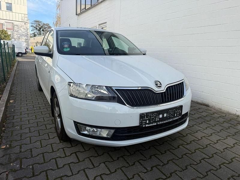 Weiß Gebraucht 2014 Skoda Rapid Ambition Limousine | 7.490 € (Superpreis) - Bild 1/4