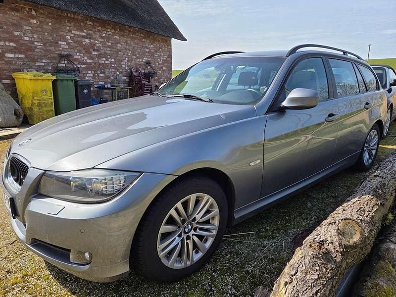 Gebraucht BMW 320 177 PS (130 kW) 2010 Silber Kombi