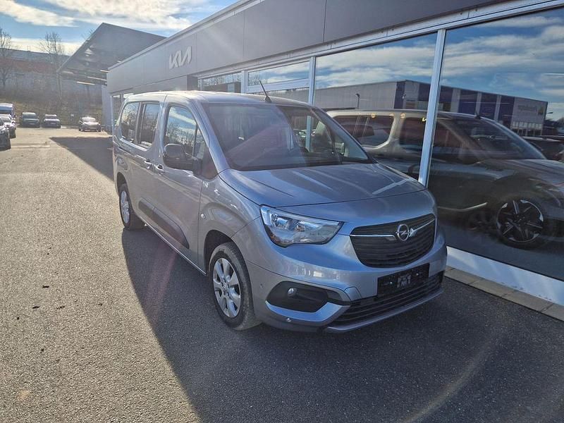 Gebraucht Opel Combo Life Elegance 131 PS (96 kW) 2022 Kontrast grau/quarz silber Van / Kleinbus