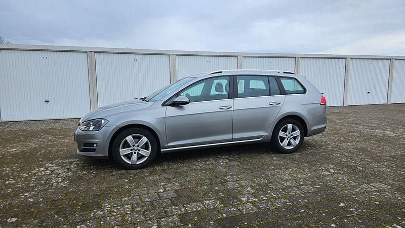 Silber Gebraucht 2015 VW Golf VII Comfortline Kombi | 7.900 € (Superpreis) - Bild 1/4