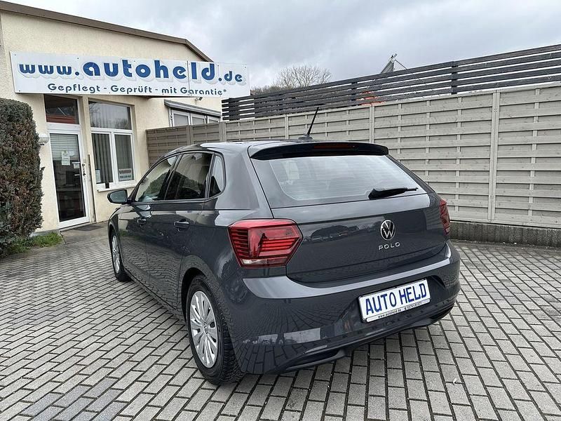 Gebraucht VW Polo Comfortline 95 PS (69 kW) 2021 Uranograu (metallic) Kleinwagen