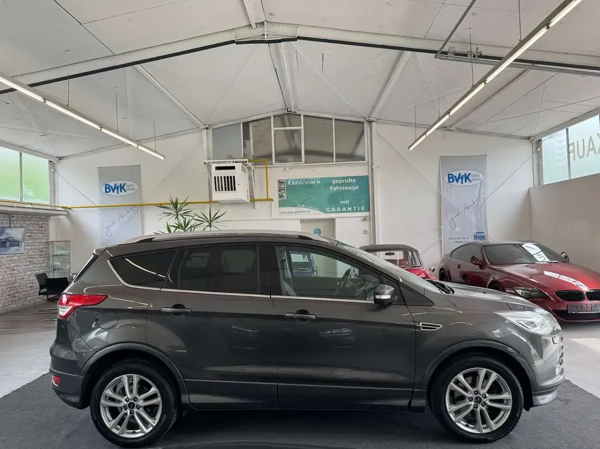 Gebraucht Ford Kuga Individual 150 PS (110 kW) 2015 Magneticgrau (metallic) SUV