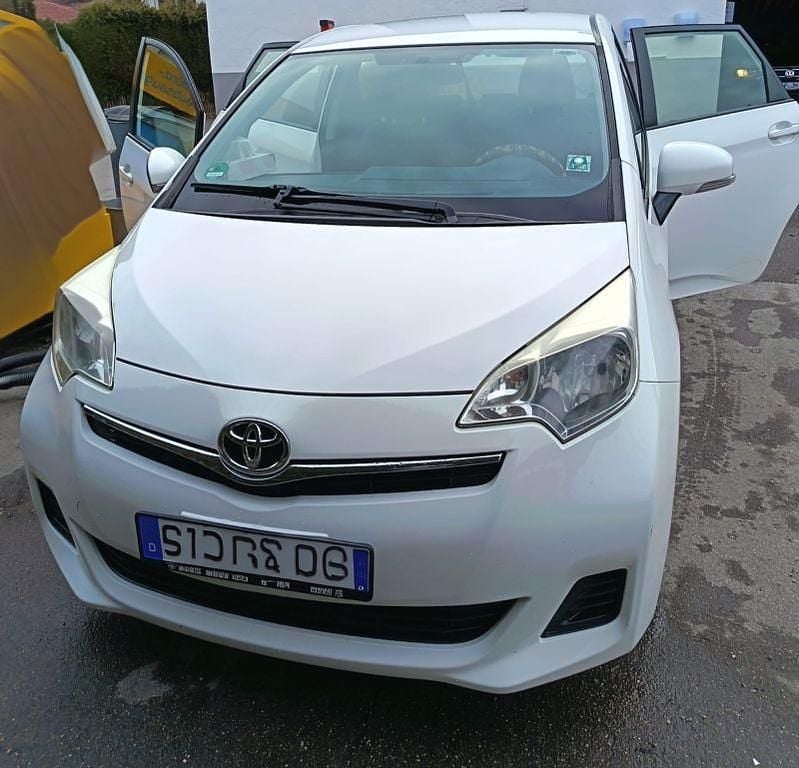 Gebraucht Toyota Verso-S 99 PS (72 kW) 2013 Grau Van / Kleinbus