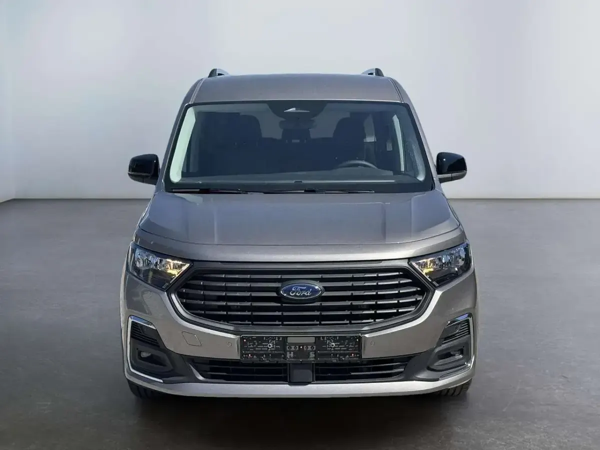 Neu Ford Tourneo Titanium 122 PS (89 kW) 2026 Graphite grey metallic Van / Kleinbus