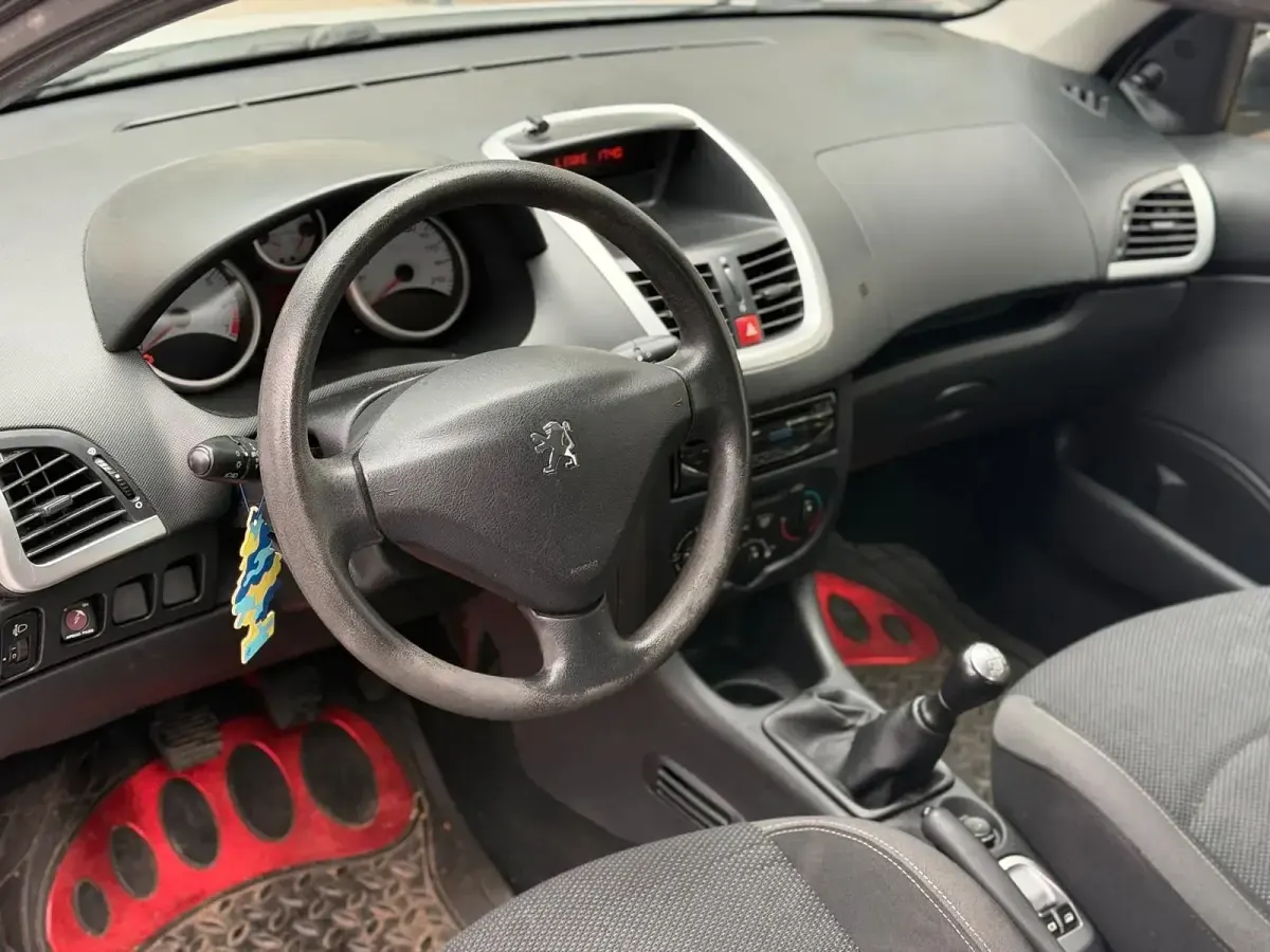 Gebraucht Peugeot 206+ 75 PS (55 kW) 2009 Weiß Kleinwagen